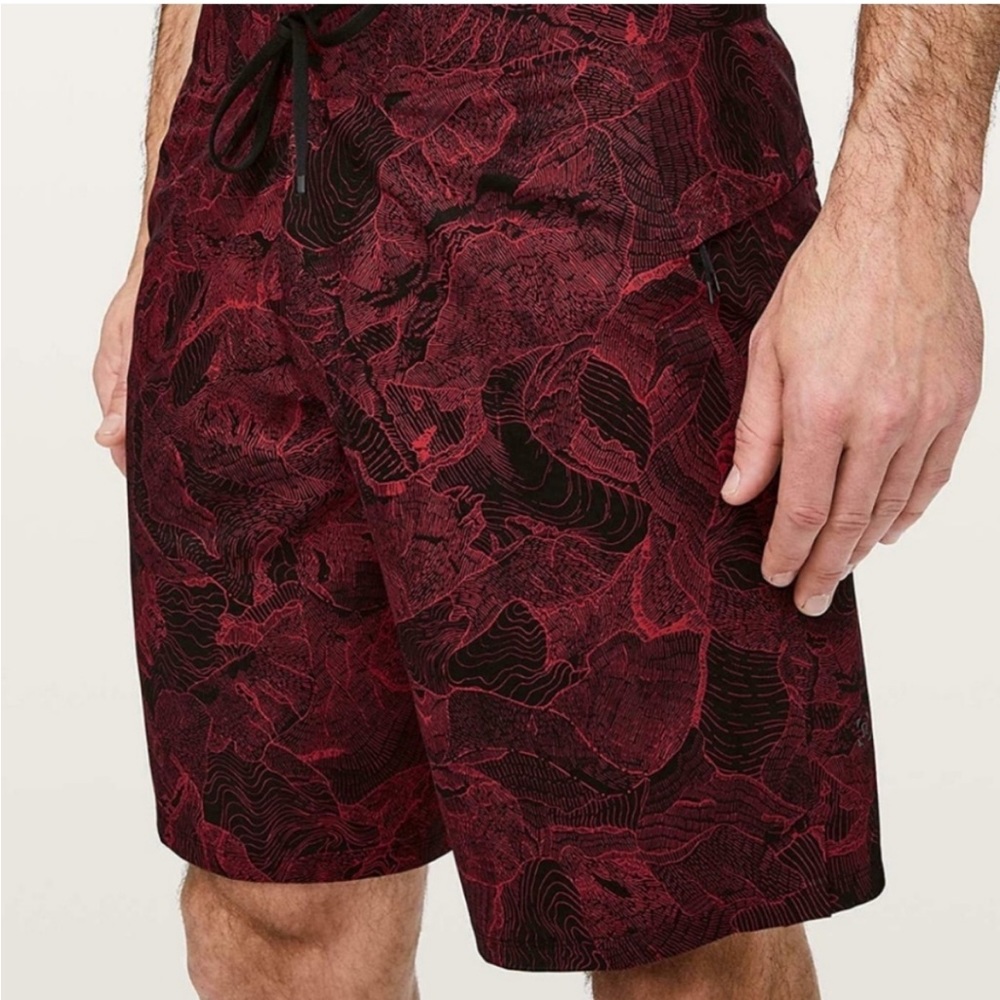 X Lululemon Currrent State Board Short 10" Endeavor Spicy Red Black Size 34